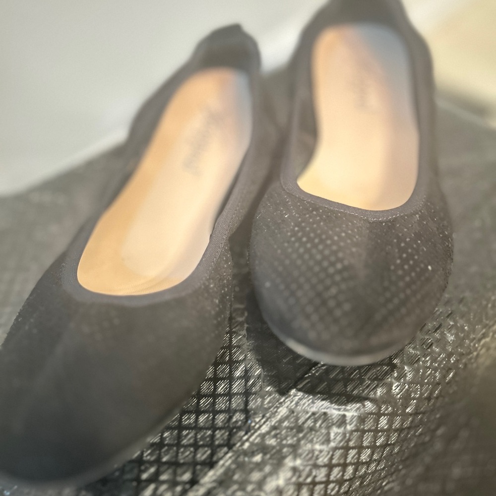 Xappeal Black Women's Flats. Size 6 1/2. Great condition
